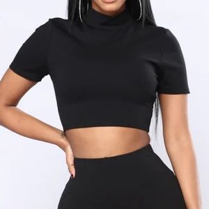 NWT BLACK MAISIE CROP TOP — M